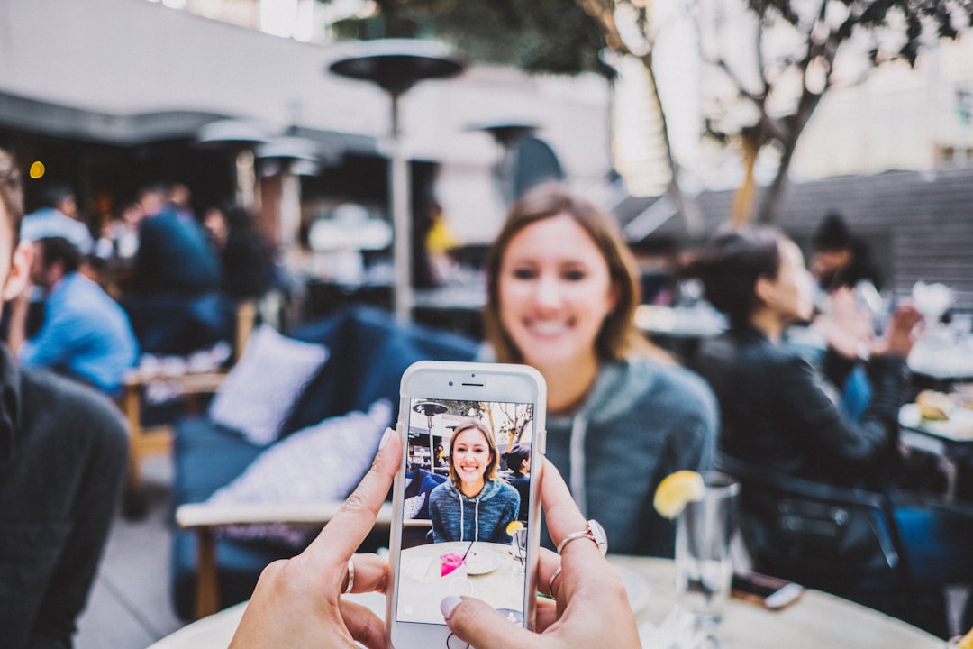der-weg-zum-erfolgreichen-social-media-influencer-2026-strategien-f-r-youtube-instagram-tiktok-facebook-1779928560775
