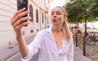 Ihr Weg zum erfolgreichen Influencer 2026: YouTube, Instagram, TikTok & Facebook meistern