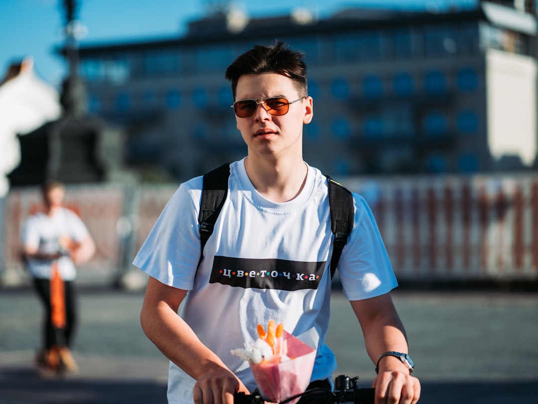 der-weg-zum-influencer-2026-von-der-leidenschaft-zum-beruf-auf-youtube-instagram-tiktok-und-facebook-1786592160010