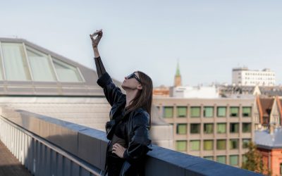 Der Weg zum Influencer: Wie Sie 2026 auf YouTube, Instagram, TikTok und Facebook durchstarten